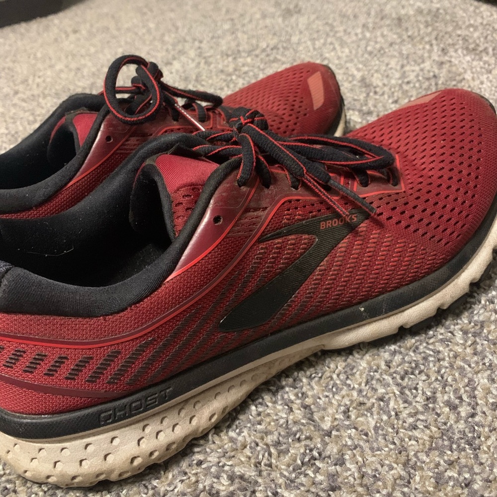 Mens Brooks Ghost 12 Red Running shoes. Size 9.5
